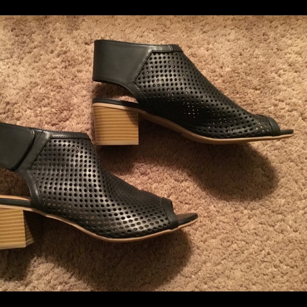 Solanz black heels size 10